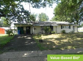 55 Freedom Ln, Levittown, PA