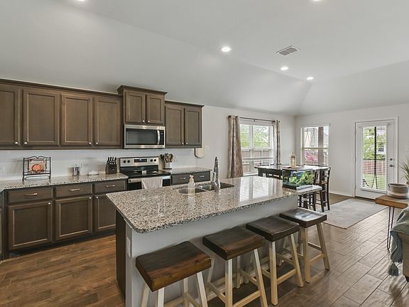 4th image of 602 Ridge View Way