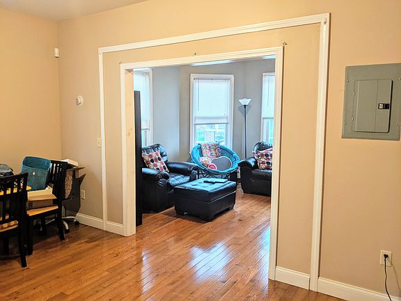 4th image of 106 Gesler St #1
