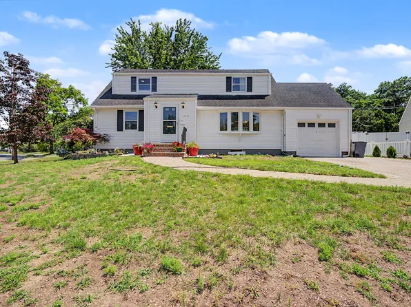 35-10 Lindsay Rd, Fair Lawn, NJ 07410