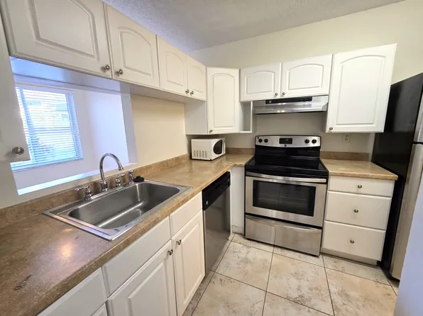 16104 Glenmoor Dr, West Palm Beach, FL 33409