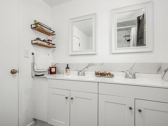 4th image of 32989 Weatherly Ln #1