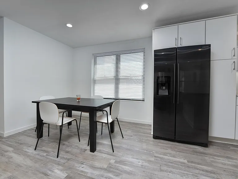 2206 W 6th St #2 — Photo 7