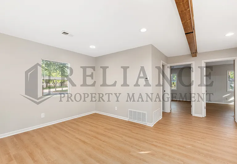 300 W Breese Ave — Photo 6