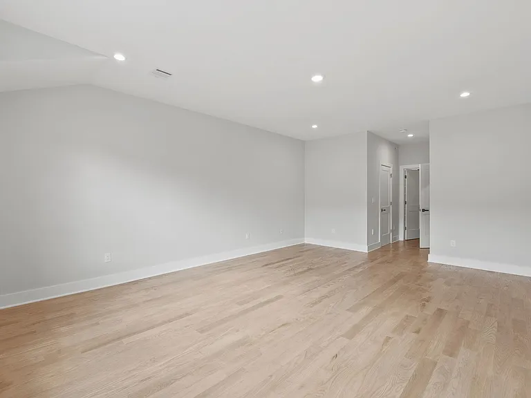 105 Brandon Ct — Photo 50