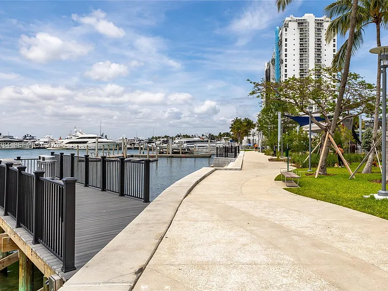 1800 Sunset Harbour Dr #1102/4 — Photo 58