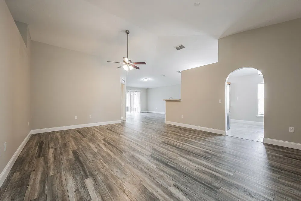 3 bed, 2.0 bath, 1605 sqft, $1,975 — Photo 4
