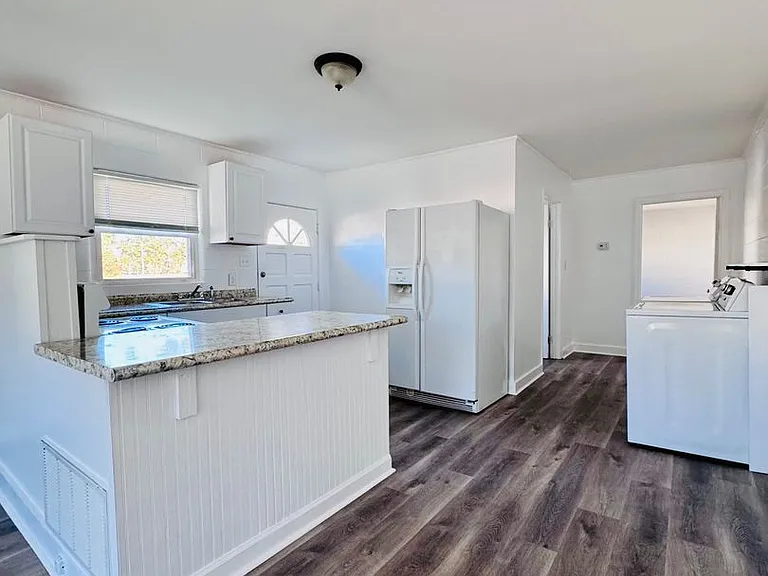 826 N Main St — Photo 13