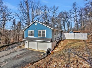 308 Rudetown Rd, Hamburg, NJ 07419