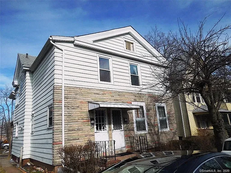 168 College St — Photo 1