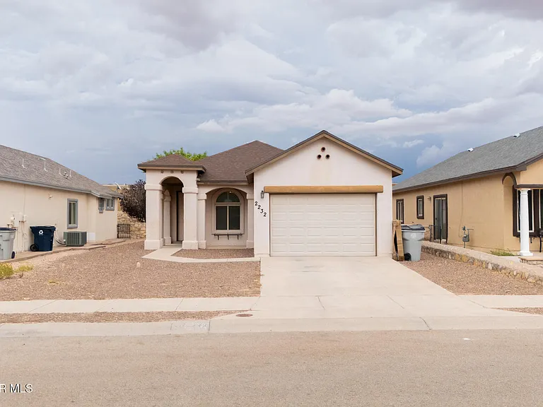 2232 Honour Point Pl — Photo 1