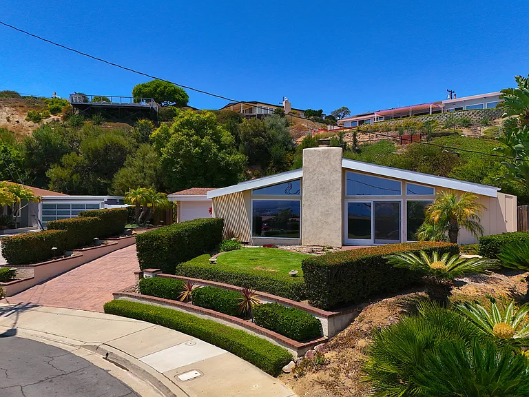 5075 San Joaquin Dr — Photo 1