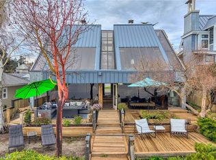 731 Kendor Dr, Point Roberts, WA 98281