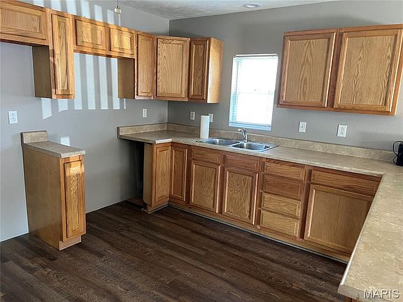 2nd image of 106 S 4th St