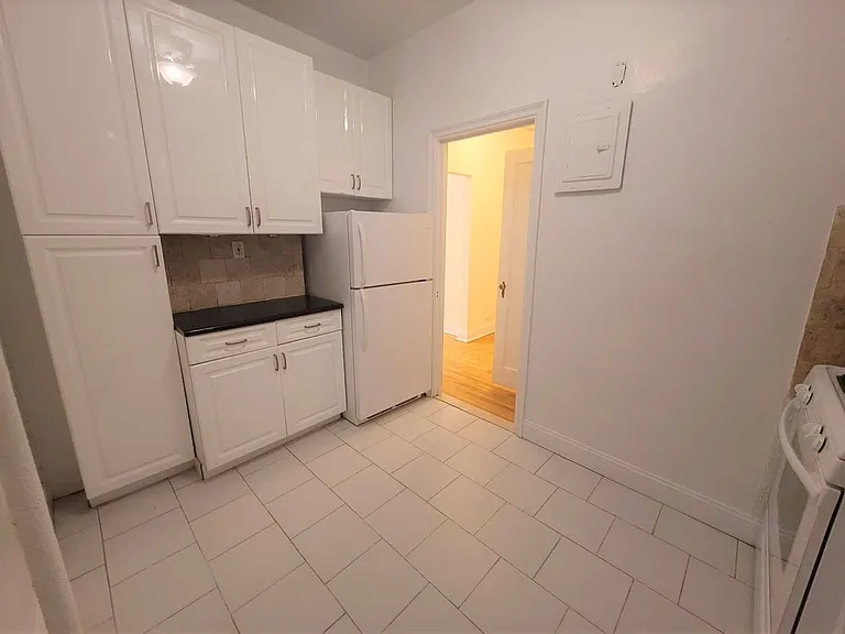 251 W 81st St #2U — Photo 8