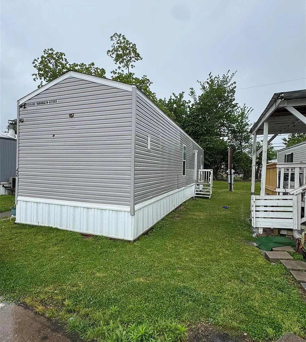 2 bed, 1.0 bath, 696 sqft, $1,300 — Photo 3