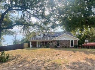 1516 Oakridge Ct W, Azle, TX 76020