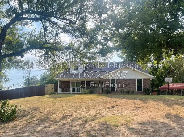 1516 Oakridge Ct W, Azle, TX 76020