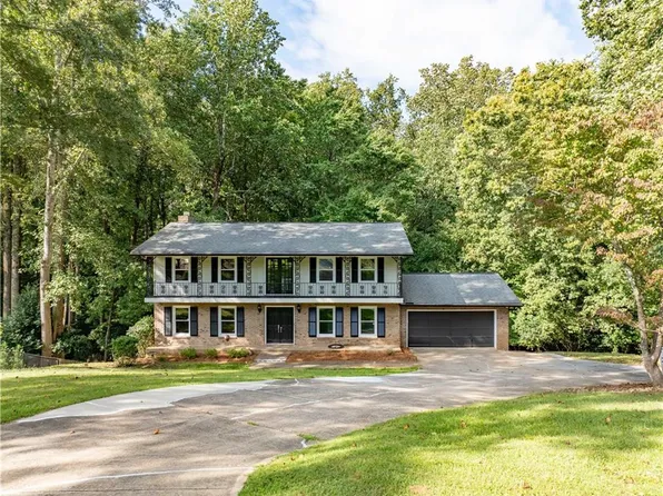 546 Woodland Dr, Gainesville, GA 30501