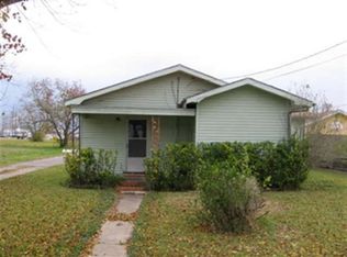 7240 Howe St, Groves, TX 77619