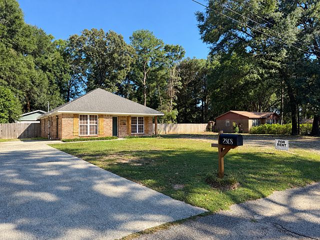 1st image of 2808 Mayflower Dr