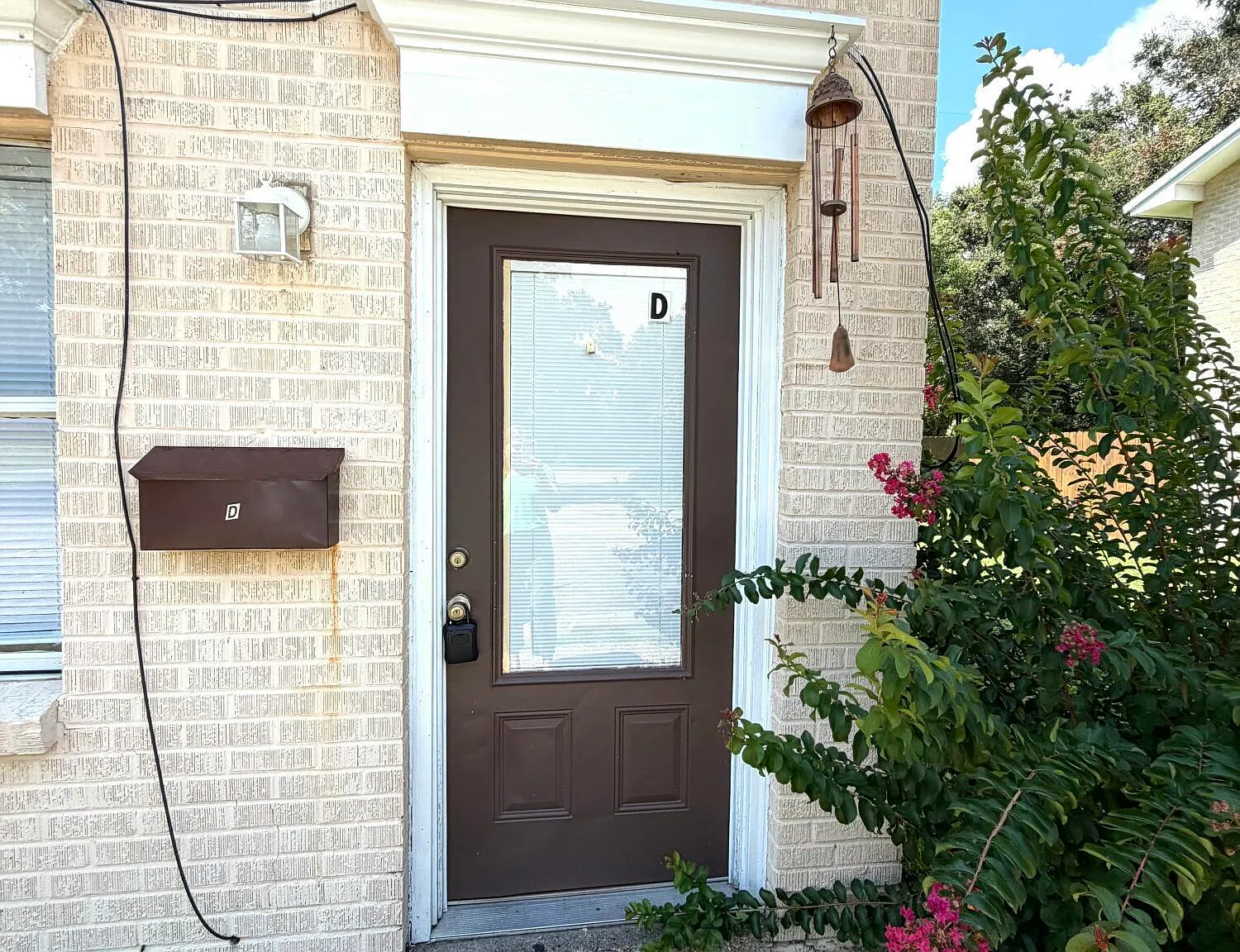 2 bed, 1.5 bath, 1200 sqft, $1,200 — Photo 1