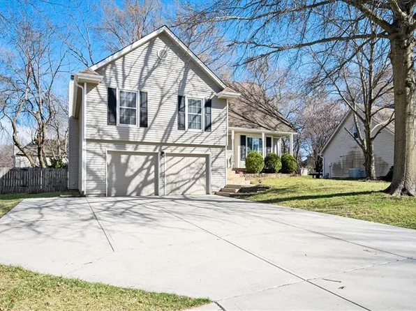 8501 Dice Ln, Lenexa, KS 66215