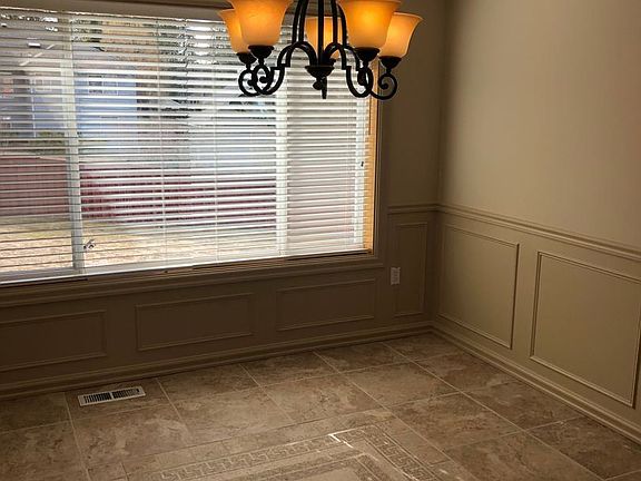 4th image of 1228 E Brierwood Dr