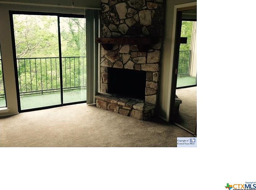 2nd image of 472 Seele St APT 6A