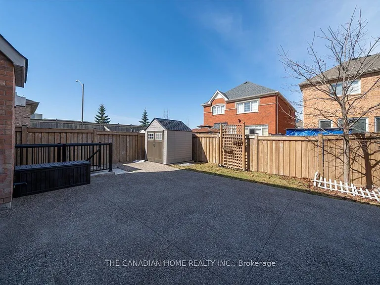 33 Denali Cres — Photo 40
