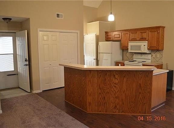 4th image of 1009 Blue Branch Dr
