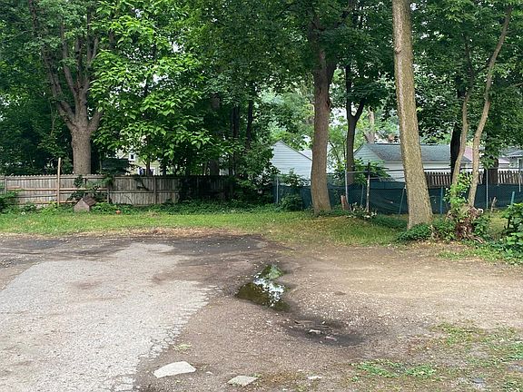 4th image of 219 S Bingham St #1