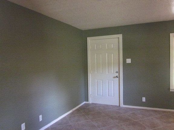 5th image of 414 Bell St