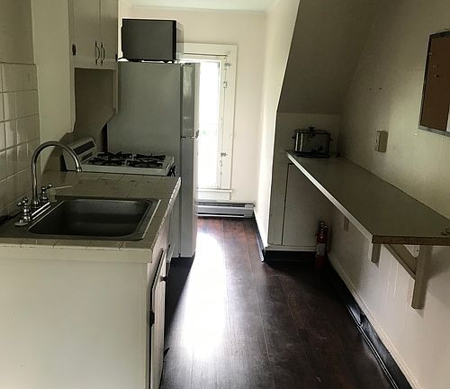4th image of 1211 Valley Dr APT 3