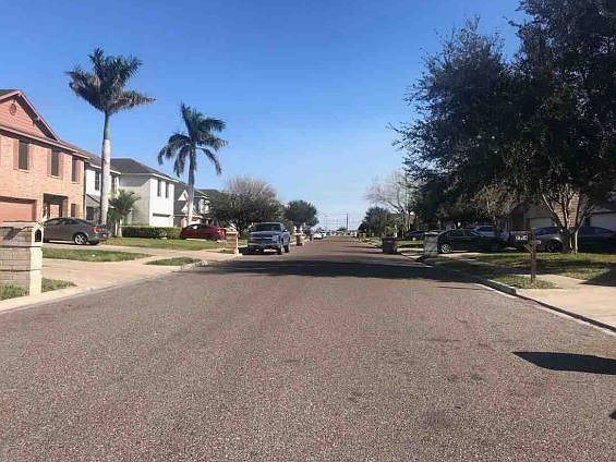 Exterior Neighborhood (street photo)
