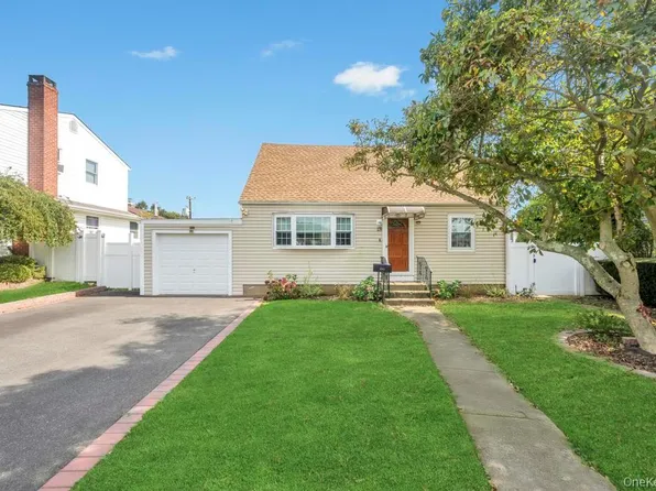 131 Lee Avenue, Hicksville, NY 11801