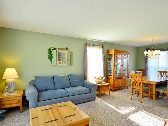 3rd image of 2911 Deerpath Ln