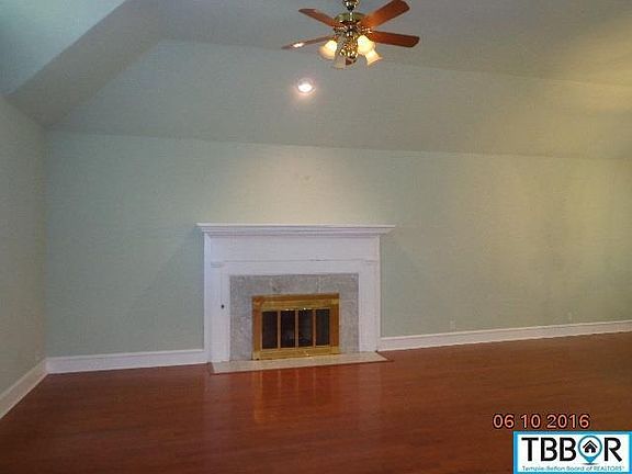 3rd image of 3601 White Oak Dr