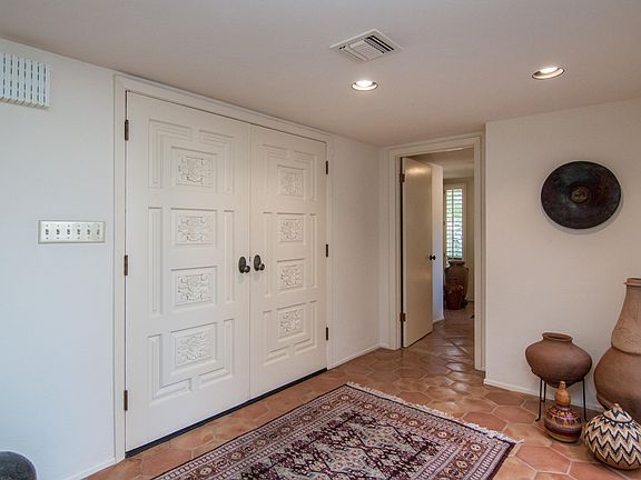 5th image of 1049 E BOULDER Drive