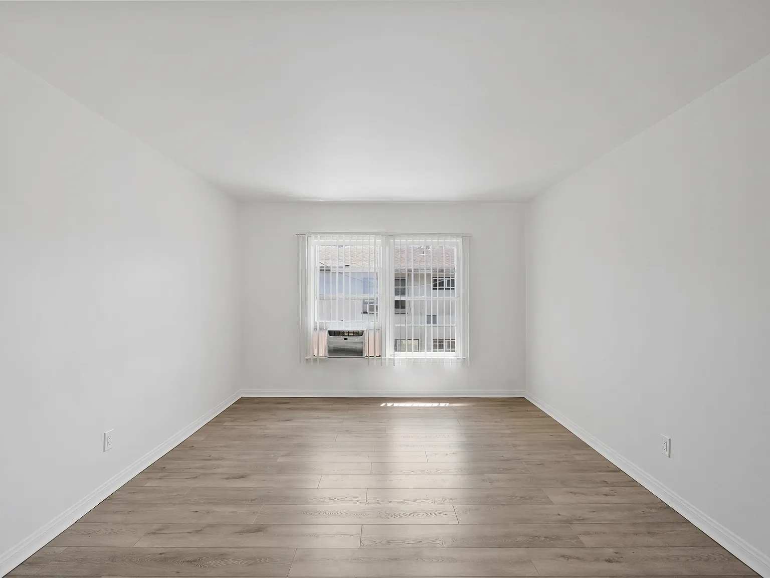 2 bed, 800 sqft, $2,195 — Photo 3
