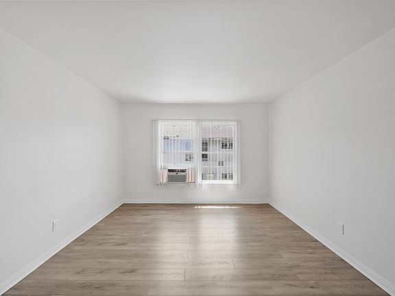 3rd image of 12249 Vanowen St APT D