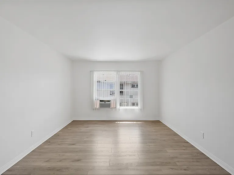 12249 Vanowen St #D — Photo 3