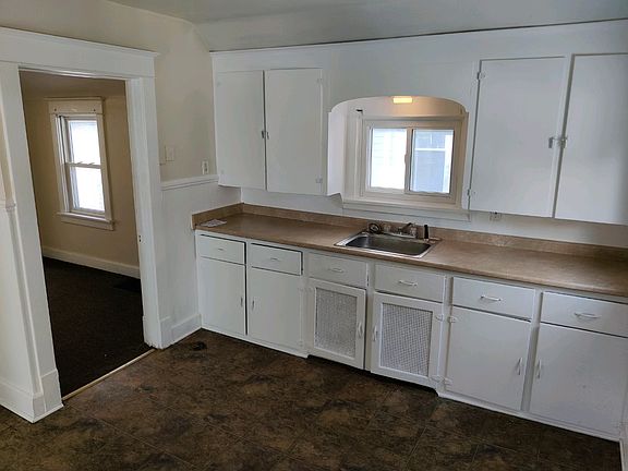 3rd image of 533 Wyoming Ave #2
