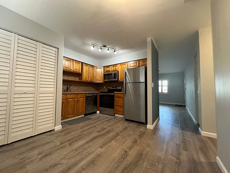 5173 Pineland Ave — Photo 4