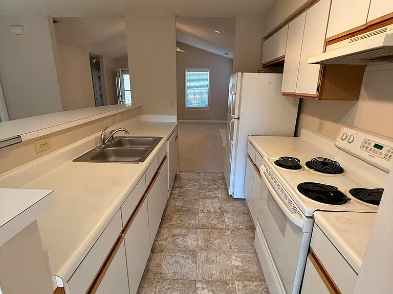 1798 Scarborough Rd — Photo 4