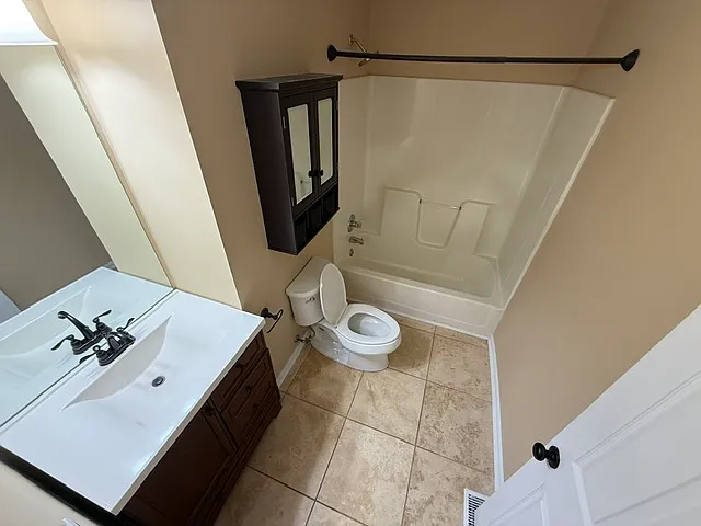 1751 Knights Dr — Photo 5