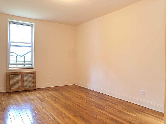 5th image of 8319 141st St APT 330