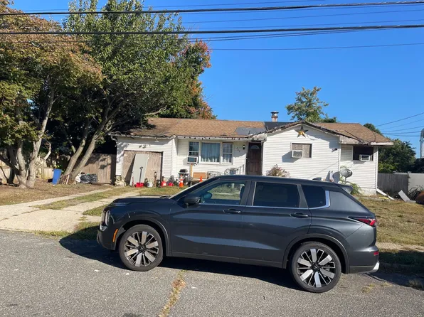 269 Barleau St, Brentwood, NY 11717