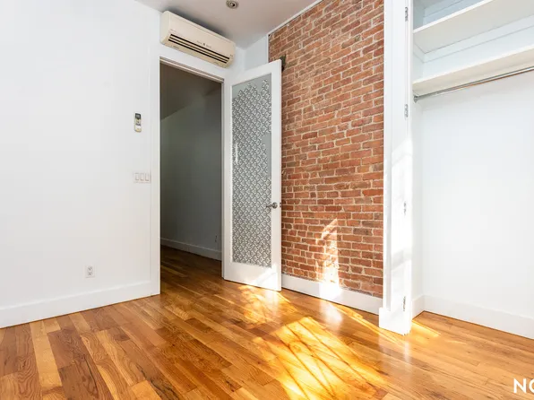 111 Dupont Street image 8 of 15