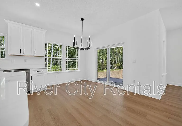 1181 Floyd St — Photo 9